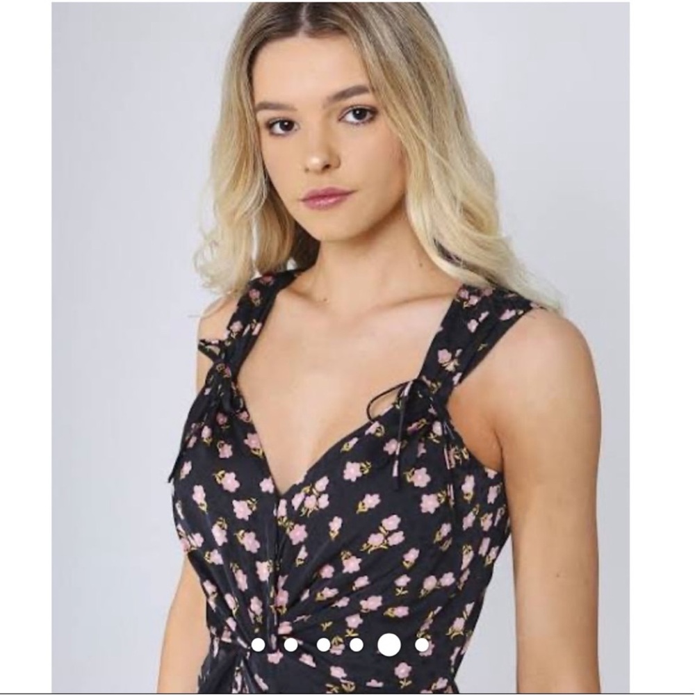 Elegant Floral Maxi Dress - Picture 4 of 16